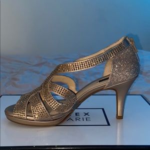 Gold, sparkle, heels